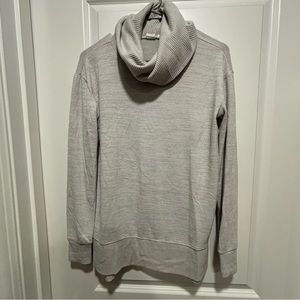Gap light grey turtle neck sweater size small